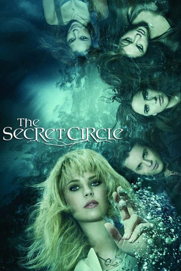 Characters from the Secret Circle standing in a circle